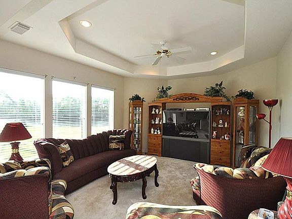 4th image of 3806 Emerald Lake Dr
