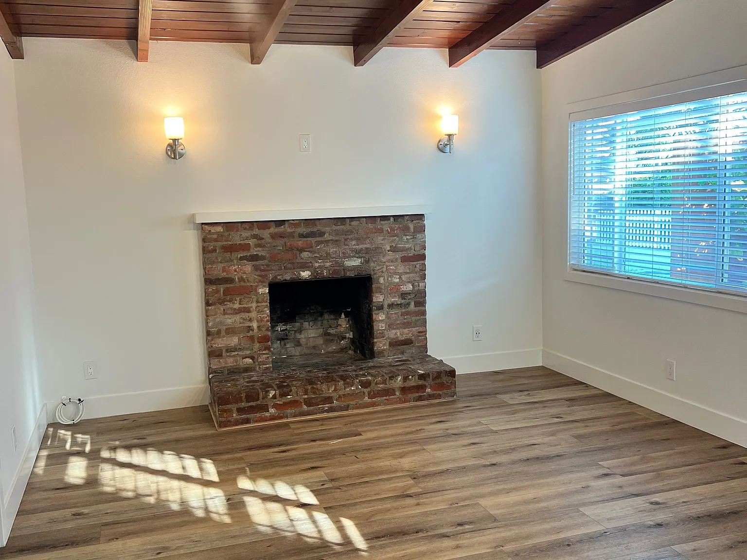 345 Costa Mesa St — Photo 4