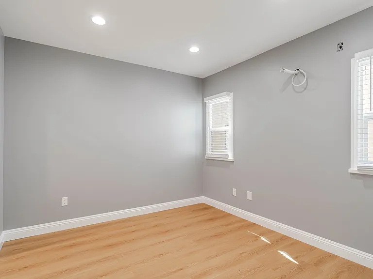 1051 Western Ave #A — Photo 10