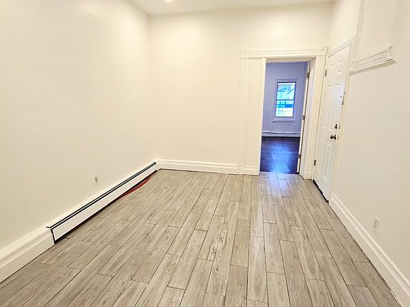 4th image of 524 Mercer St #1B