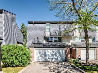 400 W Brae Glen Cres SW, Calgary, AB T2W1B6