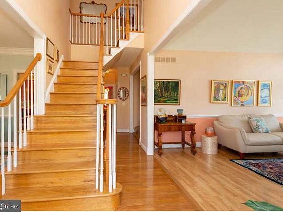 5th image of 135 Birkdale Dr