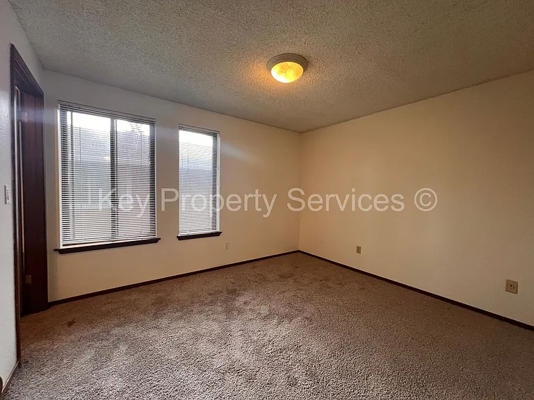 607 R St — Photo 14
