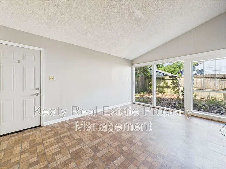 513 Fox Run Ave #1 — Photo 6