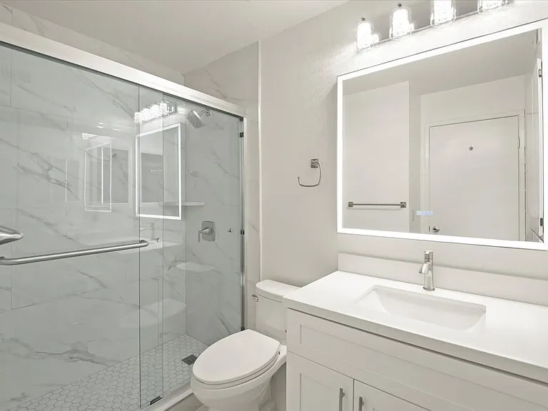 1446 Chateau Cmn #104 — Photo 16