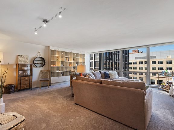 3rd image of 330 W Diversey Pkwy APT 1204