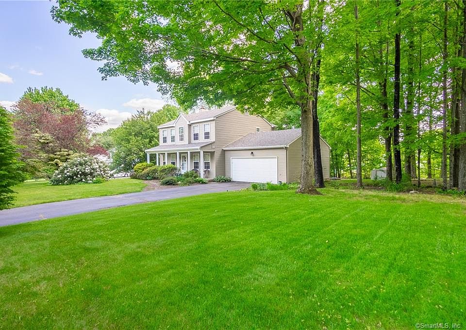 1st image of 2 Pond Ln