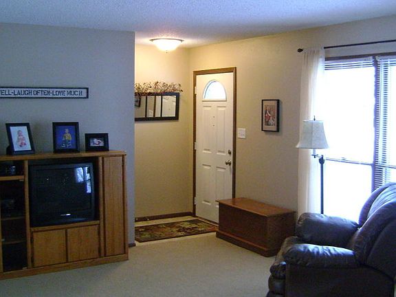 5th image of 823 Great Plains Ct