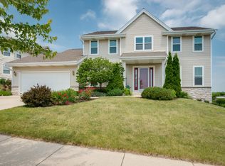 894 W Washington Ave, Hartford, WI 53027