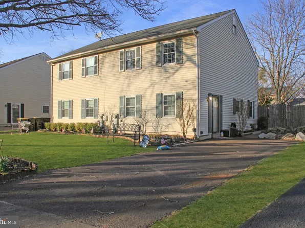 441 Indian Crest Dr, Harleysville, PA 19438