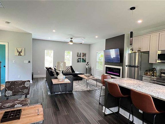 5th image of 23 Monarch Ln