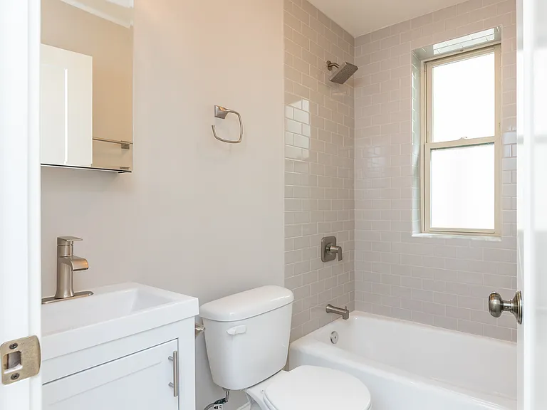 638 W Wrightwood Ave #O2O8 — Photo 5