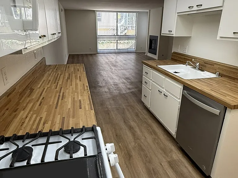1414 Greenfield Apartments — Photo 30