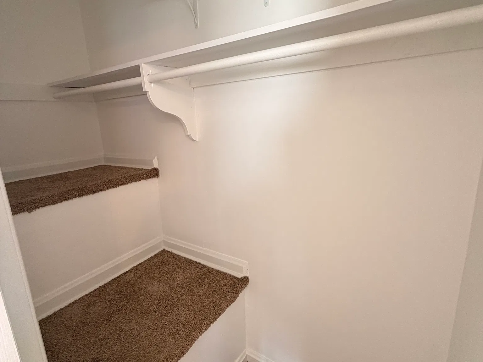 3 bed, 1.5 bath, 1152 sqft, $2,600 — Photo 4