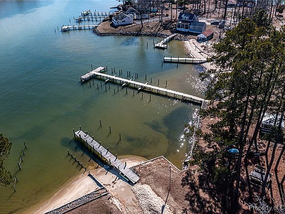 5th image of 528 Pine Point Dr
