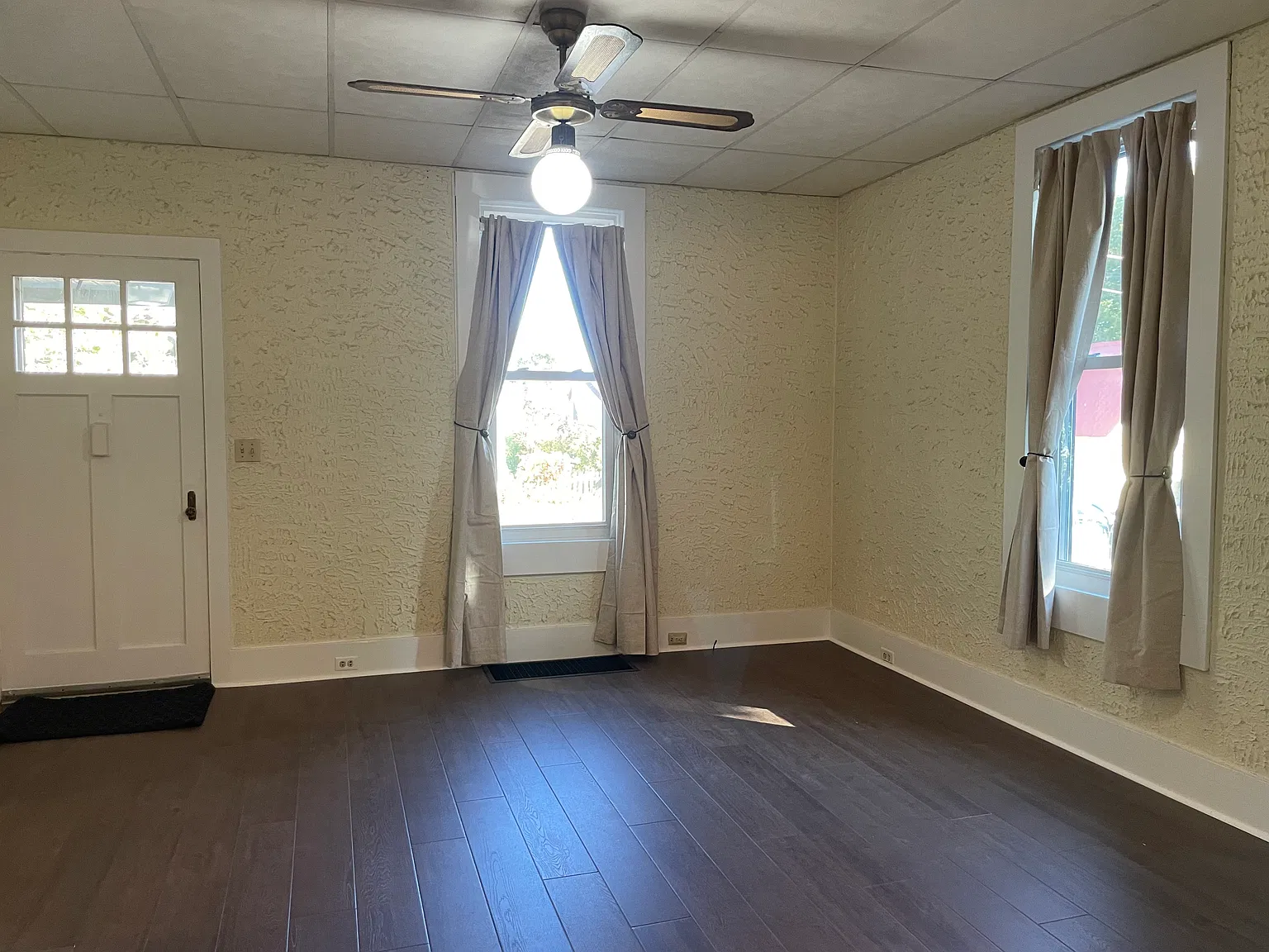 3 bed, 1312 sqft, $1,850 — Photo 2