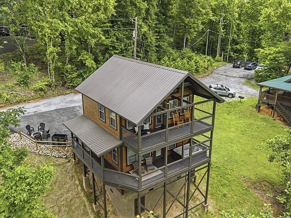 5th image of 1642 Lake Dr