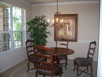 5th image of 618 Rosemount Dr