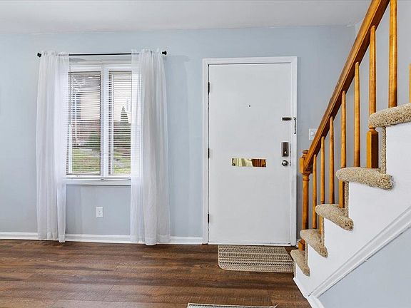 4th image of 229 Lester Pl