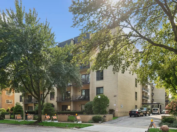221 N Kenilworth Ave APT 303, Oak Park, IL 60302