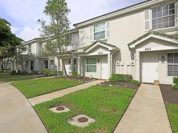 8205 Pacific Beach Dr, Fort Myers, FL 33966