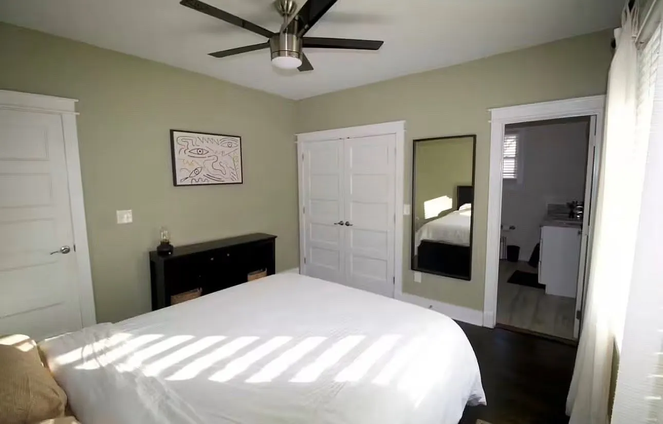 3 bed, 1351 sqft, $2,500 — Photo 4