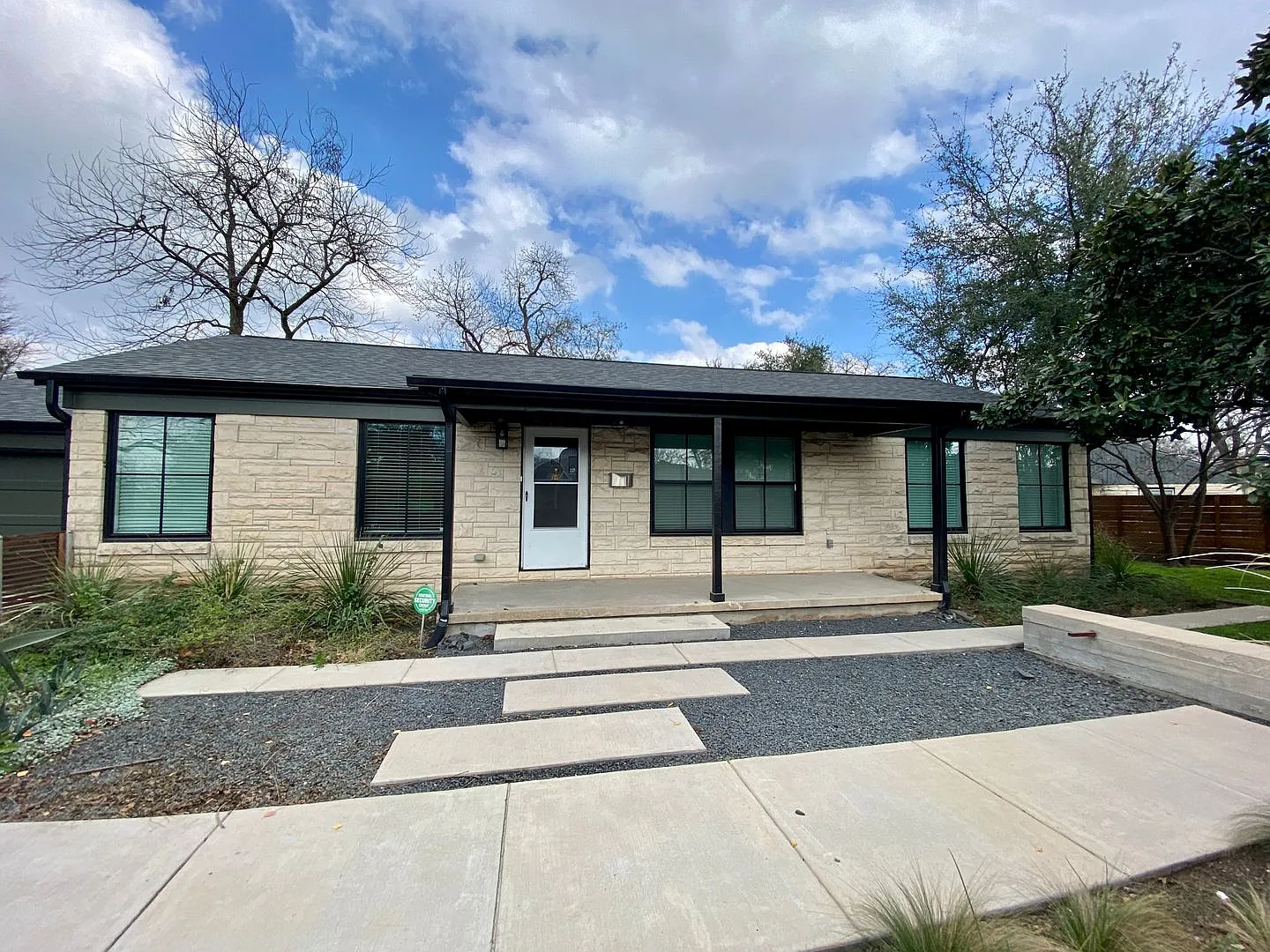 Timeless Charm: Fully Revived 1940s Home in Highland Park - 3 Bed, 2 Bath Oasis Near Downtown! — Photo 1