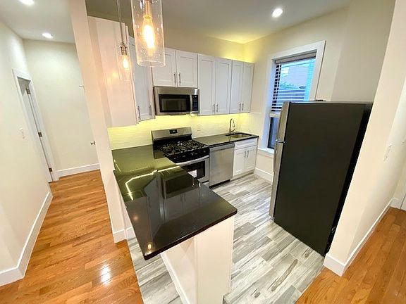 4th image of 3116 32nd St APT 3C