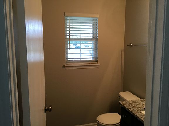 5th image of 1465 Creekside Dr