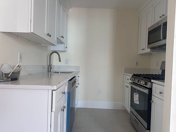 4th image of 92 White St APT 3