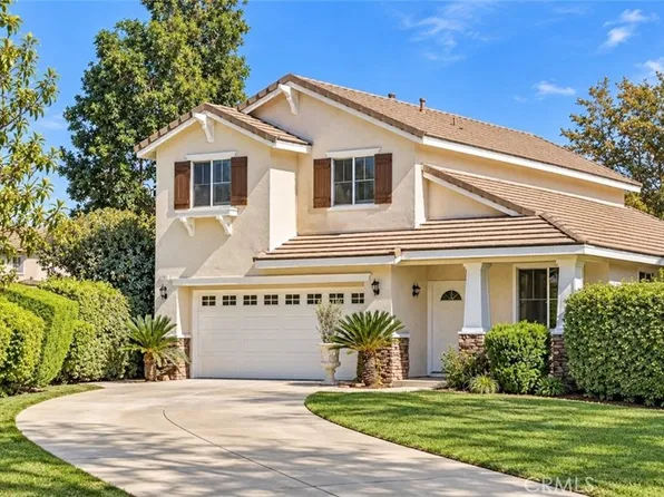 7461 Bear Creek Dr, Fontana, CA 92336