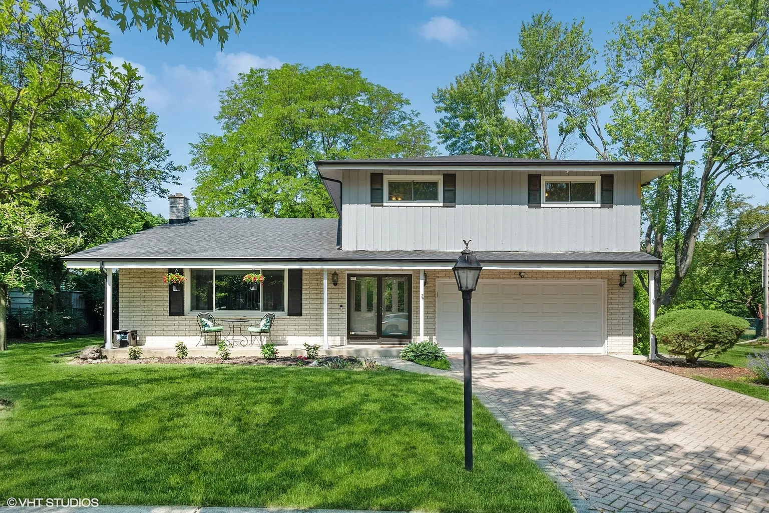 1306 Highpoint Ln photo 1
