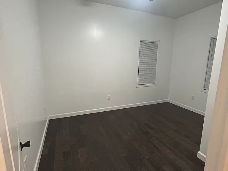 2318 Winthrop Ave — Photo 7