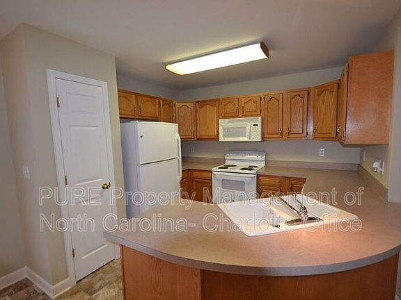 3rd image of 121 Sedge Meadow Dr