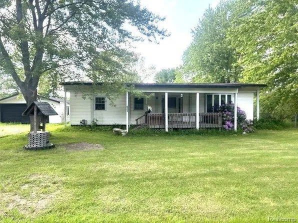 974 Red Oaks Dr, Howell, MI 48843