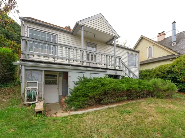 621 S 10th St, Coos Bay, OR 97420