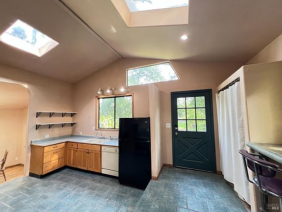 5th image of 4000 Ridgewood Road
