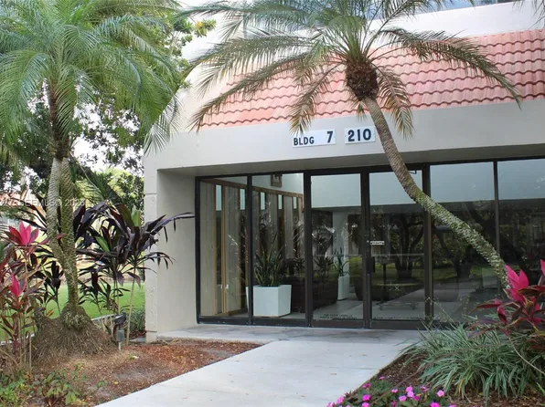 210 Lakeview Dr APT 306, Weston, FL 33326