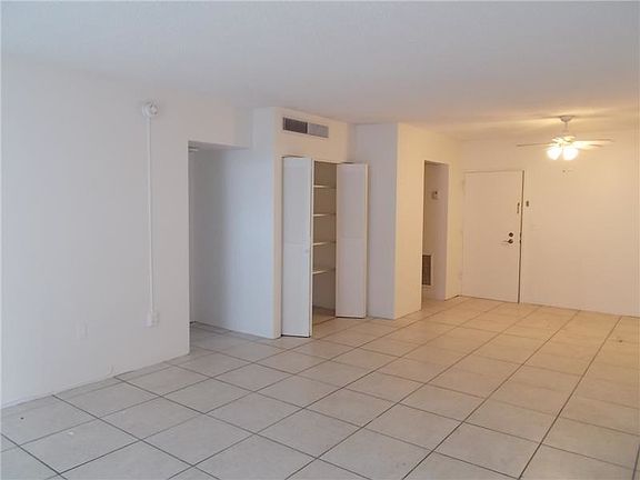3rd image of 800 West Ave APT 936