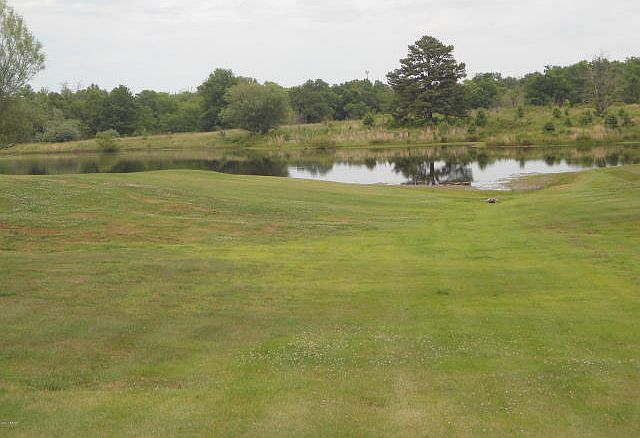 1st image of 22 Fairway Dr