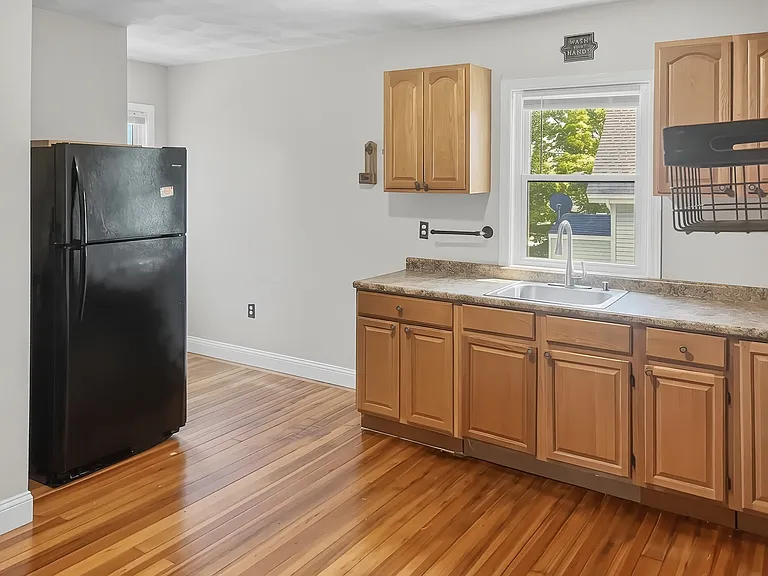 358-362 Weeden St #3 — Photo 13
