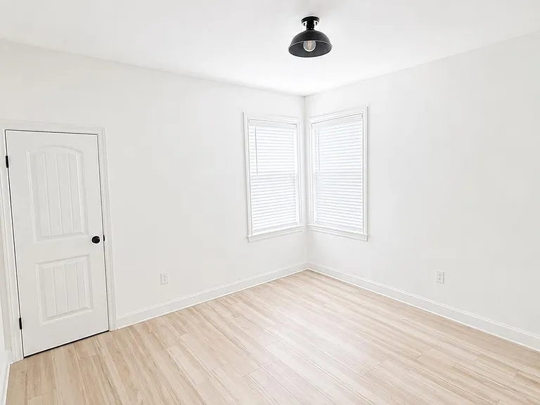 203A E Pecan St — Photo 11