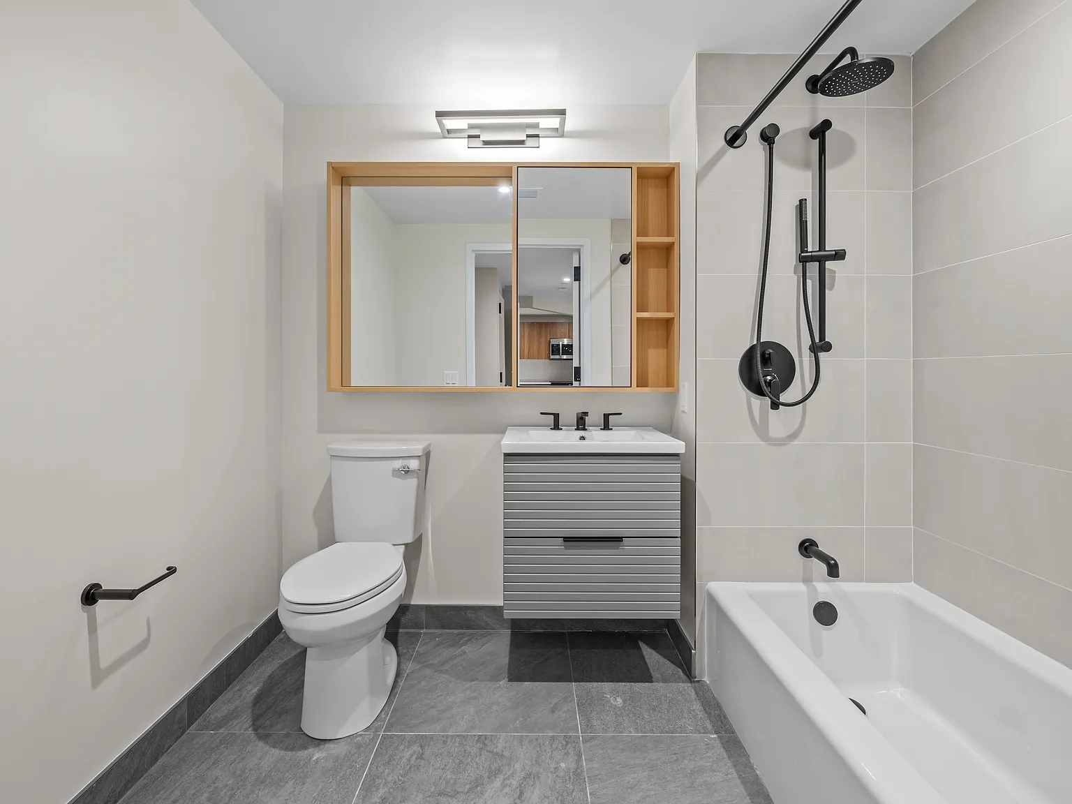 2905 West 17th Street — Photo 4