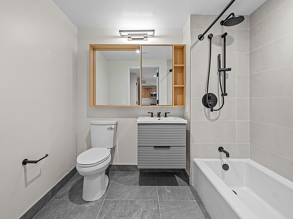 4th image of 2905 W 17th St #2K