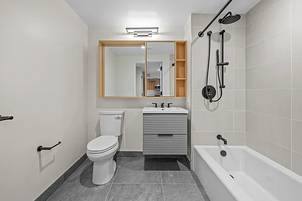Bathroom, photo 1