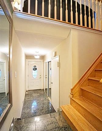 4th image of 82 Tysens Ln