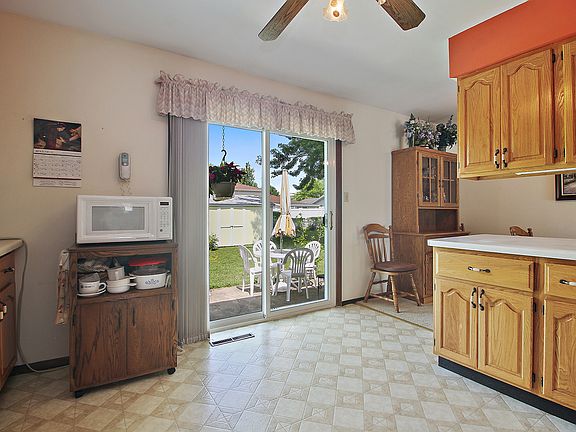 5th image of 20 Emery Dr