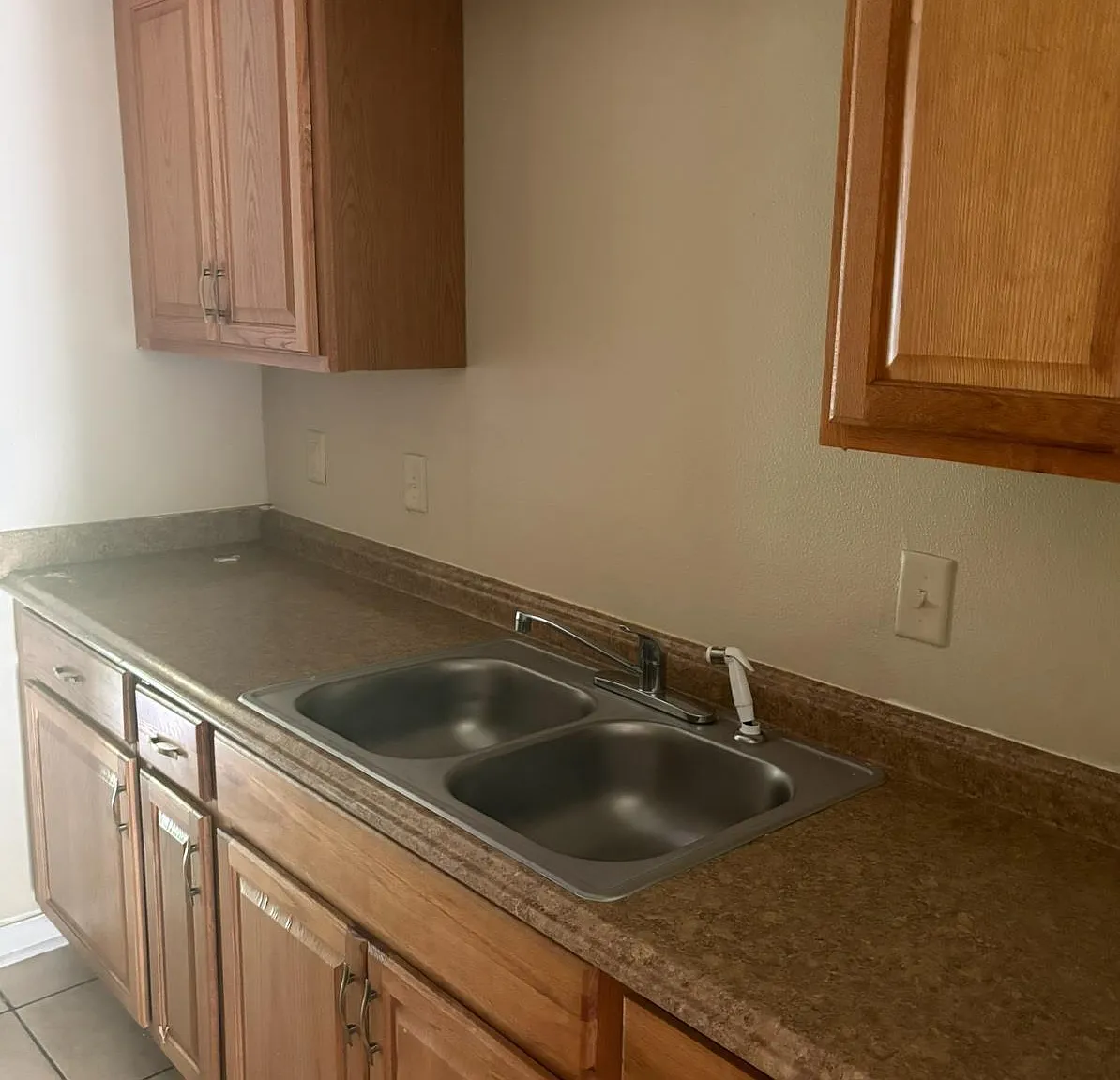 2 bed, 1100 sqft, $950 — Photo 3