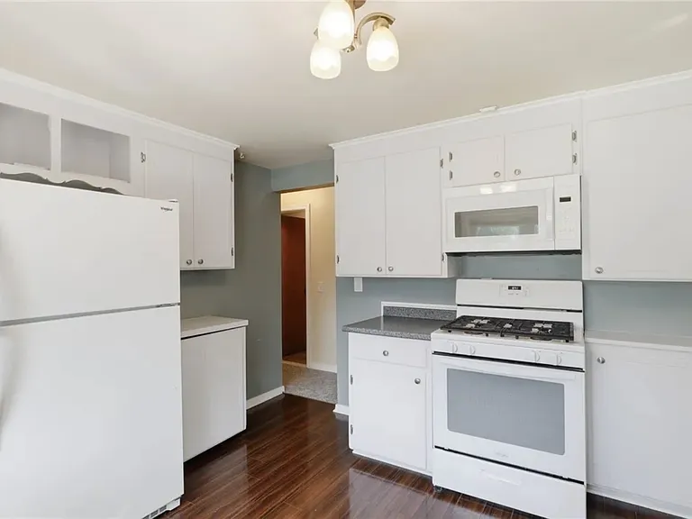 27 Pleasant View Dr — Photo 9