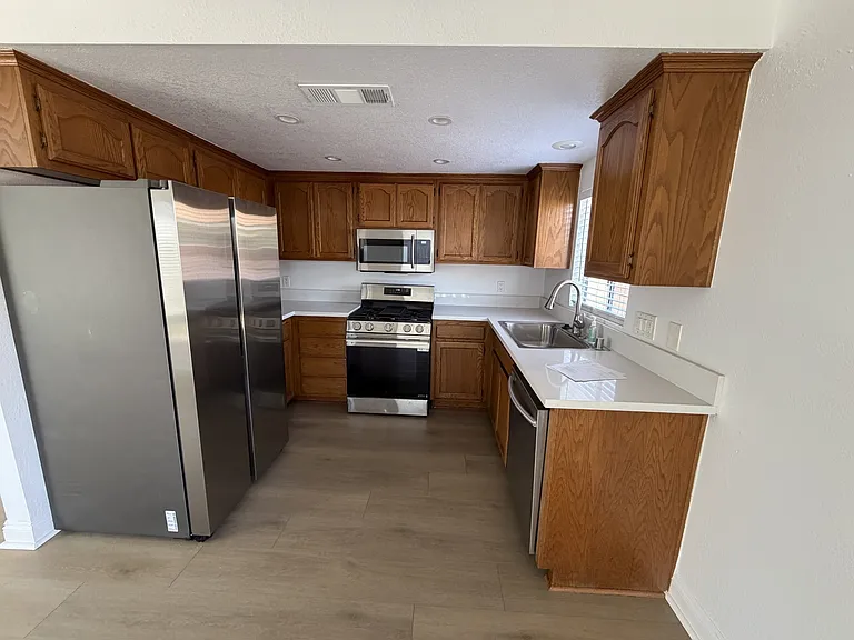 15518 Eucalyptus Ave — Photo 4